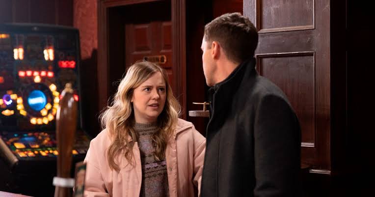 OMG SHOCKING!!! Summer Spellman suddenly remembers a forgotten detail from the night Theo died — before she ran away, she heard someone scream, “You can’t talk about that baby!” The revelation makes Lisa Connor-Swain believe the murder case is actually tied to a child secret hidden for years!